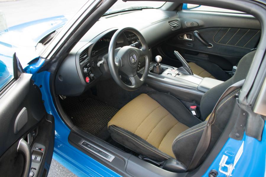 Интерьер Honda S2000 CR (AP2) 2008 года  (фото 79 из 180)